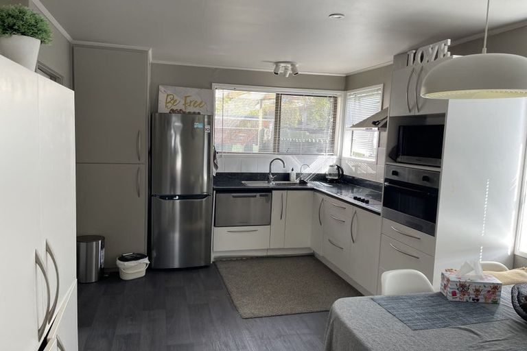 Photo of property in 10 Granville Drive, Massey, Auckland, 0614