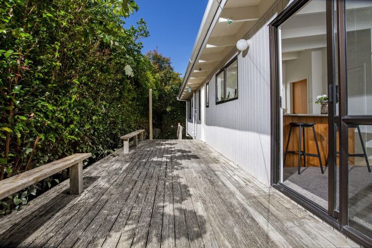 Photo of property in 2/17 Winifred Avenue, Bayview, Auckland, 0629