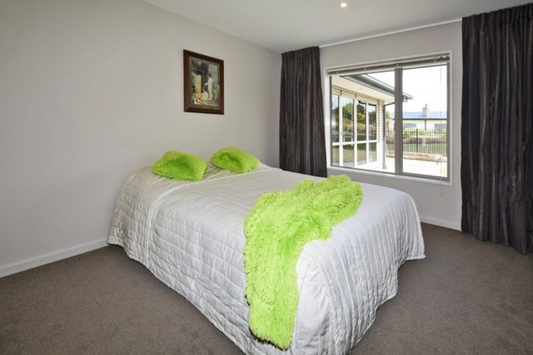 Photo of property in 21 Strathcarron Place, Broomfield, Christchurch, 8042