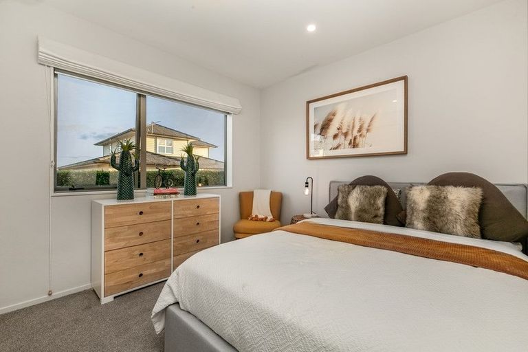 Photo of property in 17 Gelderland Way, Karaka, Papakura, 2113