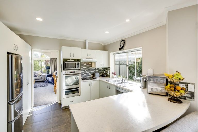 Photo of property in 5 Flemington Place, Taradale, Napier, 4112