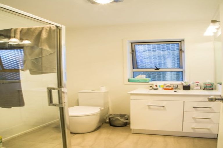 Photo of property in 76 Manuka Road, Glenfield, Auckland, 0629