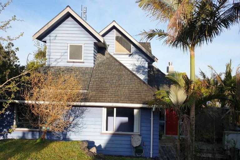 Photo of property in 38 Tyrico Close, Unsworth Heights, Auckland, 0632