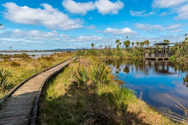 Photo of property in 6/5 Peachgrove Road, Te Atatu Peninsula, Auckland, 0610