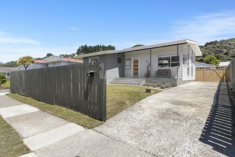 Photo of property in 27 Hamstead Street, Wainuiomata, Lower Hutt, 5014