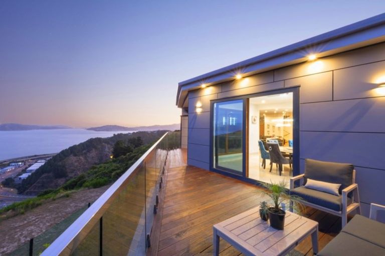 Photo of property in 35 Grumman Lane, Newlands, Wellington, 6037