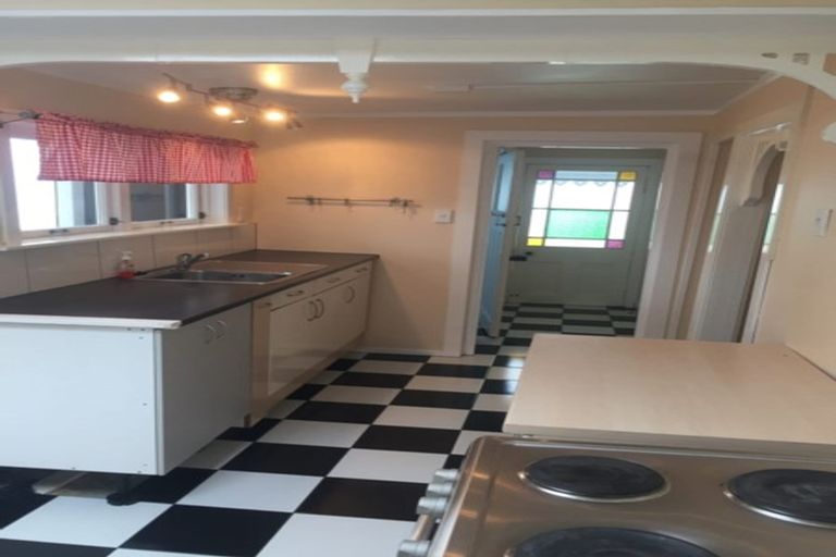 Photo of property in 2 Chaucer Road, Hospital Hill, Napier, 4110