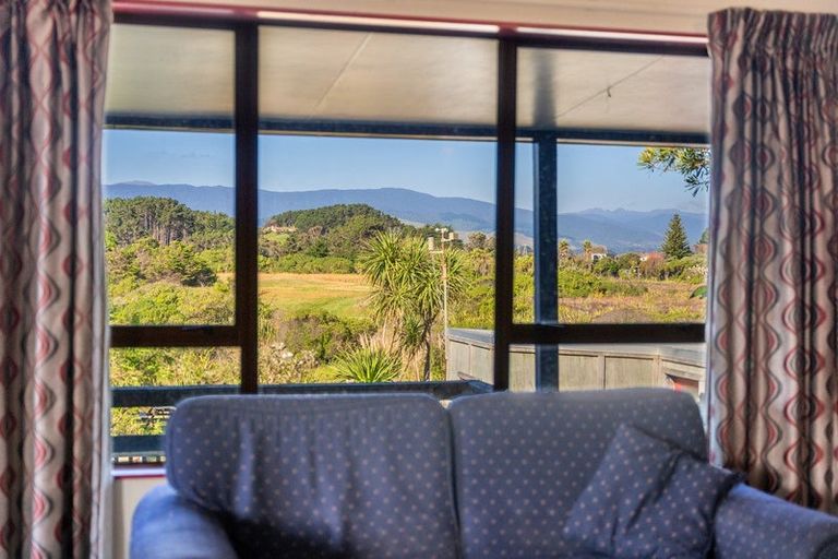 Photo of property in 4 Moana Street, Otaki Beach, Otaki, 5512