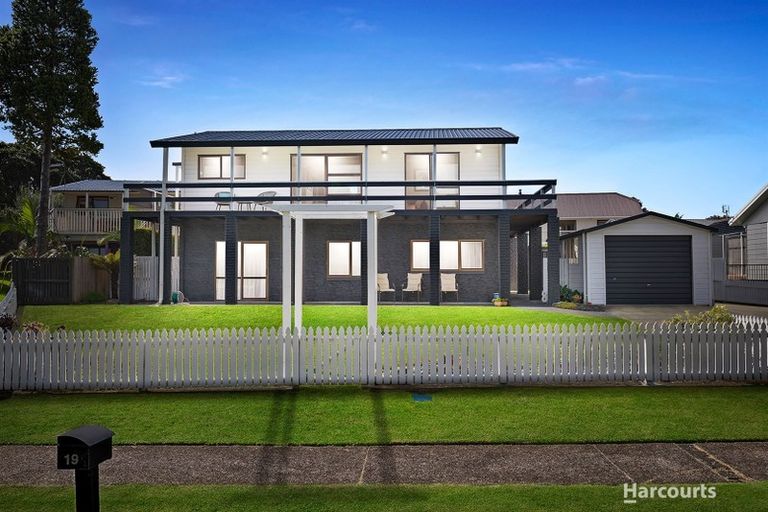 Photo of property in 19 Stella Drive, Clarks Beach, 2122