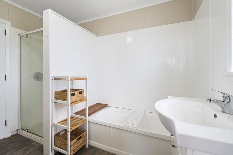 Photo of property in 11 Pembroke Street, Highbury, Palmerston North, 4412