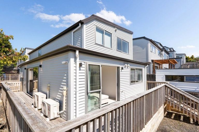 Photo of property in 7/11 Celeste Place, Totara Vale, Auckland, 0627