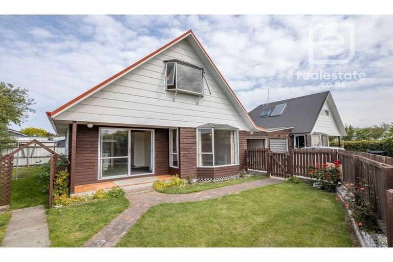 Photo of property in 1/99 Bayswater Crescent, Bromley, Christchurch, 8062