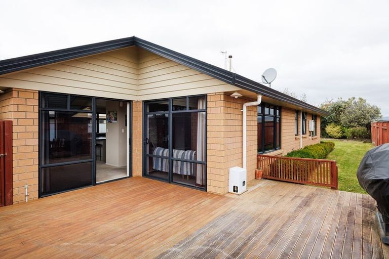Photo of property in 46 Geneva Terrace, Kelvin Grove, Palmerston North, 4414