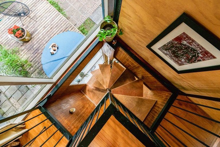 Photo of property in 30 Kopiko Road, Titirangi, Auckland, 0604