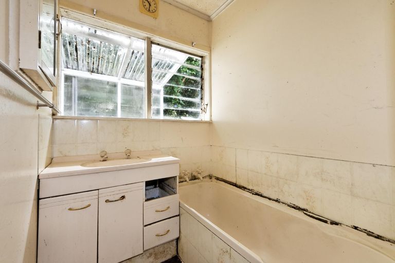 Photo of property in 5a Springbank Lane, Te Atatu Peninsula, Auckland, 0610