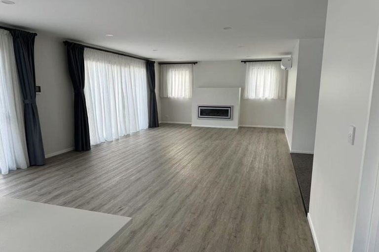 Photo of property in 28 Tawatawa Street, Long Bay, Auckland, 0630