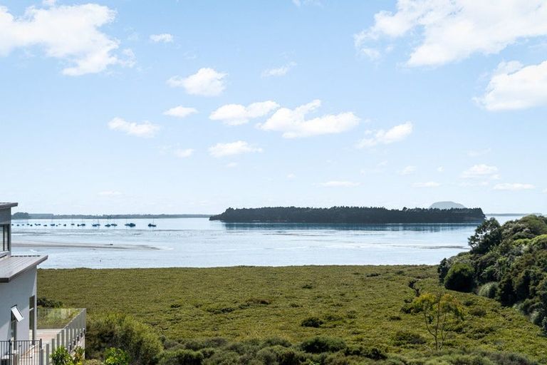 Photo of property in 30 Lakeside Terrace, Omokoroa, 3114