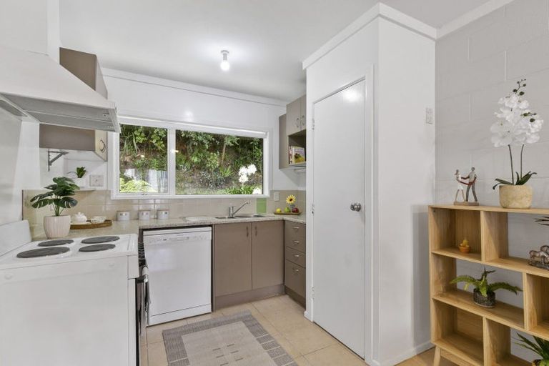 Photo of property in 15f1 Bloomsbury Grove, Newlands, Wellington, 6037