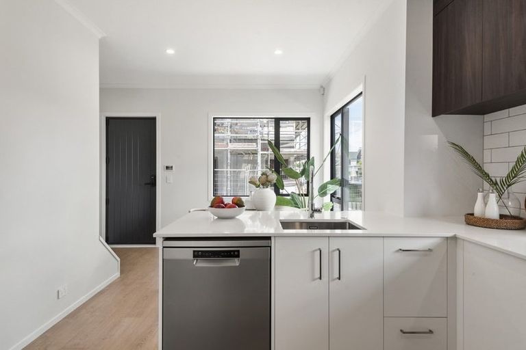 Photo of property in 4/17 Samuel Marsden Place, Whenuapai, 0618