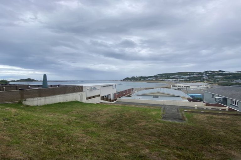 Photo of property in 230 The Esplanade, Island Bay, Wellington, 6023