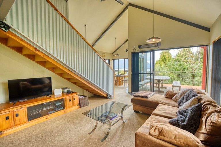 Photo of property in 17 Korua Street, Moana, 7872