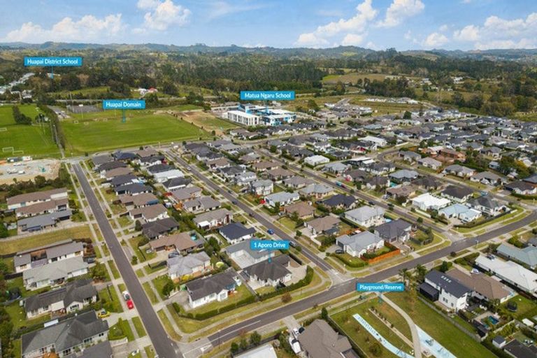 Photo of property in 1 Aporo Drive, Kumeu, 0810
