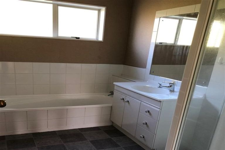 Photo of property in 24b Palmgreen Court, Stanmore Bay, Whangaparaoa, 0932