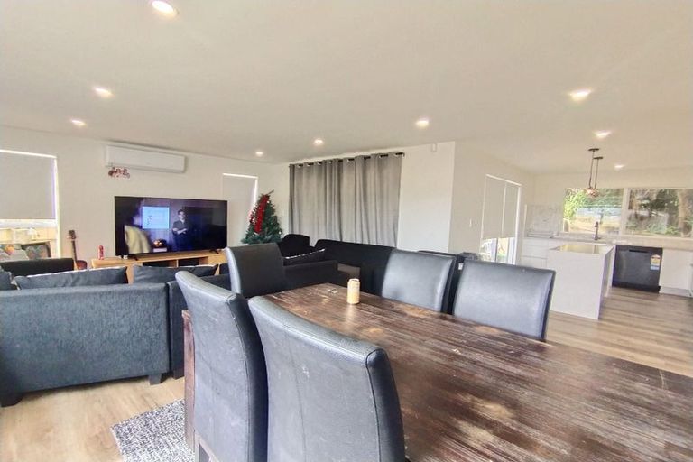 Photo of property in 45 Atkinson Road, Titirangi, Auckland, 0604