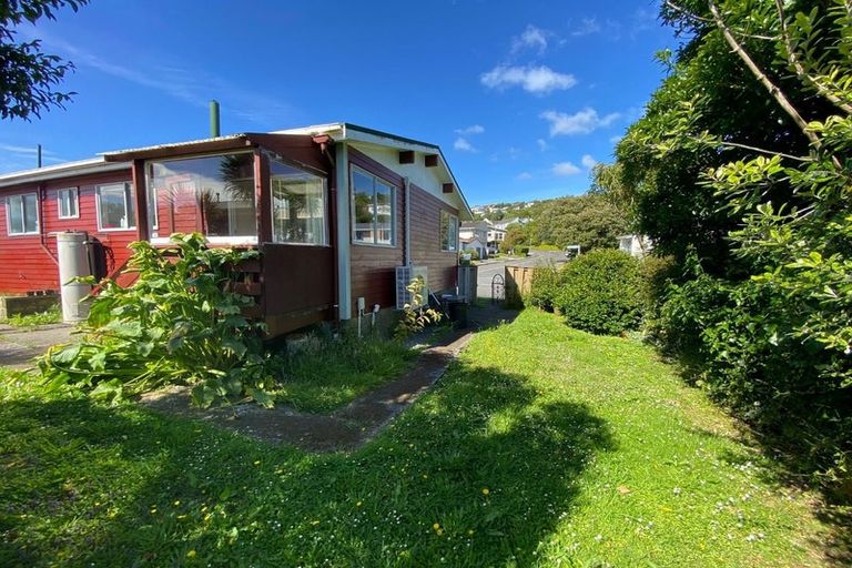 Photo of property in 54 Churton Drive, Churton Park, Wellington, 6037