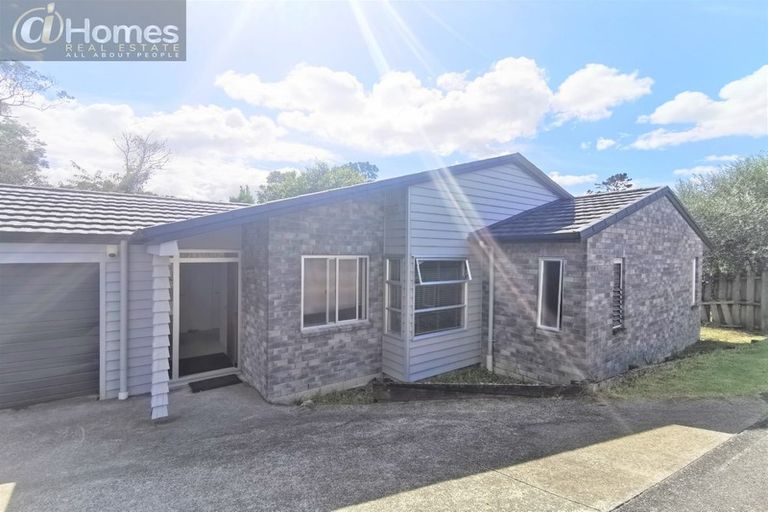 Photo of property in 39 Hewlett Road, Massey, Auckland, 0614