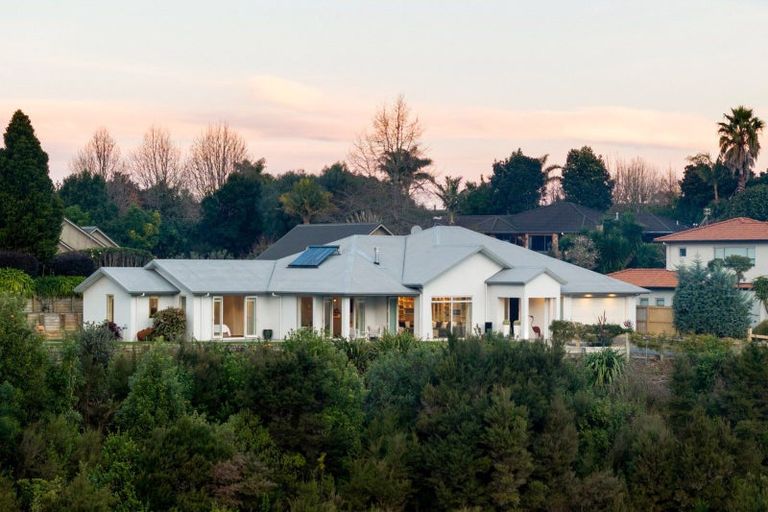 Photo of property in 40 Broadwater Close, Pyes Pa, Tauranga, 3112