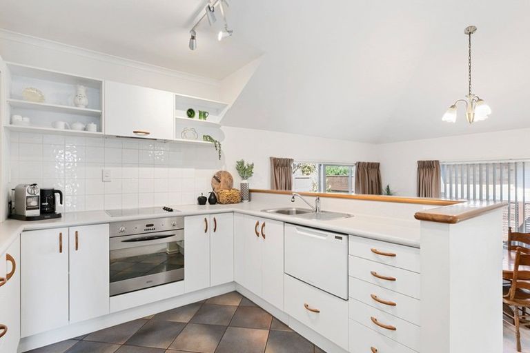 Photo of property in 210 Ngatai Road, Otumoetai, Tauranga, 3110