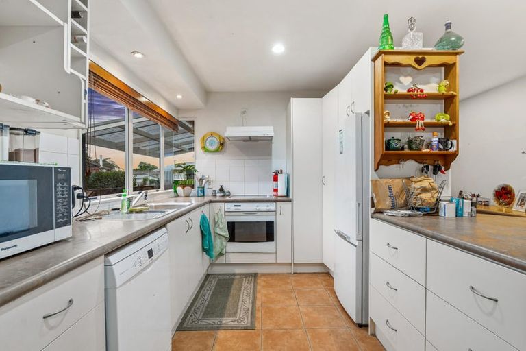 Photo of property in 1 Metric Place, Te Atatu South, Auckland, 0610