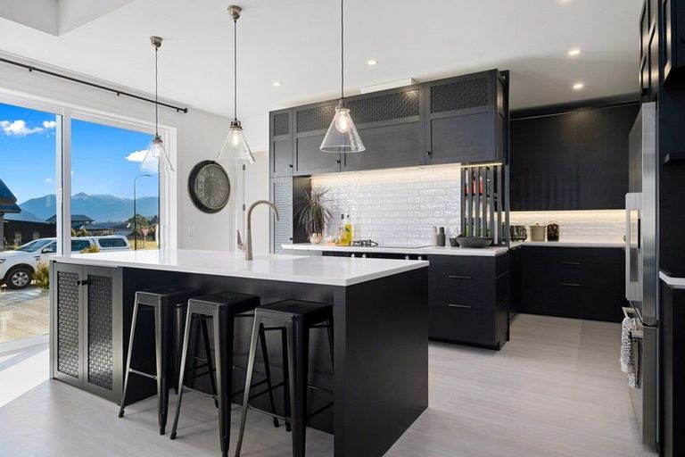 Photo of property in 33 Little Alpha Loop, Wanaka, 9305