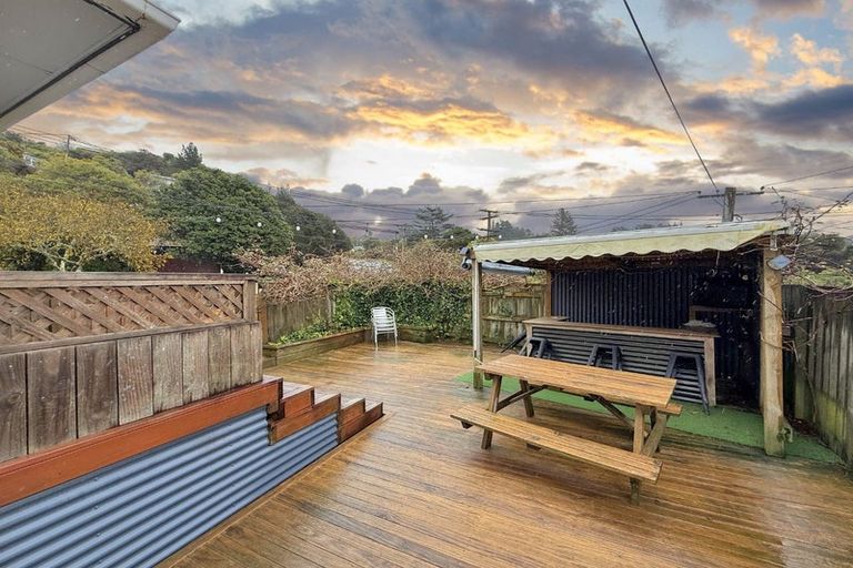 Photo of property in 1 Gribble Grove, Stokes Valley, Lower Hutt, 5019