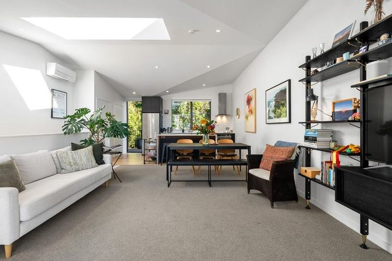 Photo of property in 1/18 Oriental Terrace, Oriental Bay, Wellington, 6011