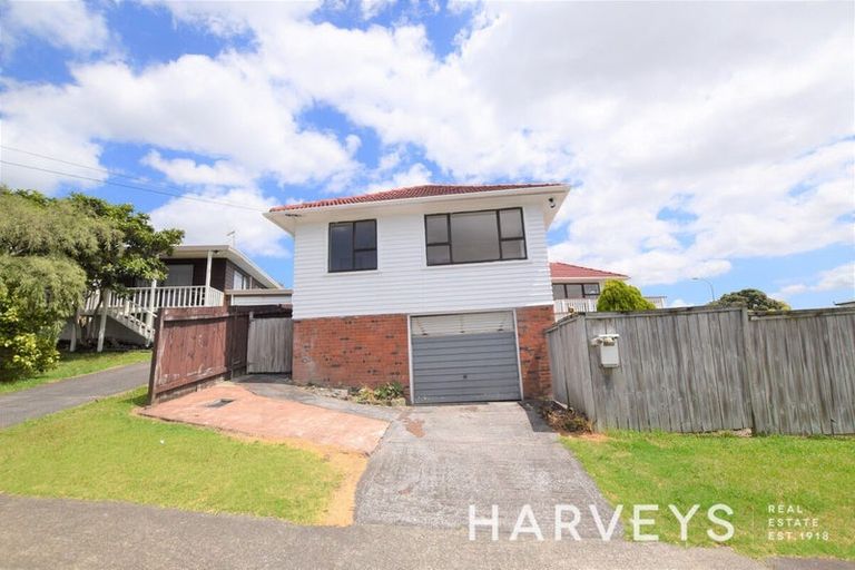 Photo of property in 125 Mcleod Road, Te Atatu South, Auckland, 0610