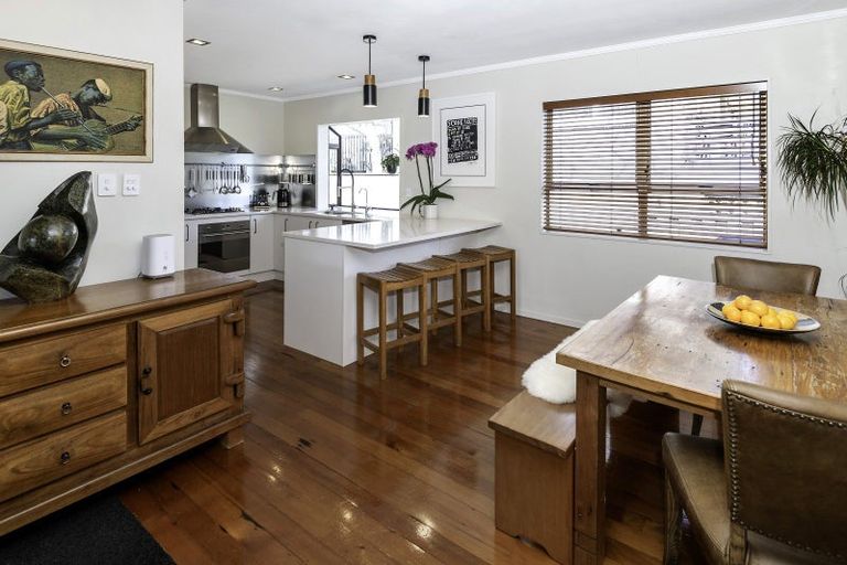 Photo of property in 4 Sarah Place, Farm Cove, Auckland, 2012
