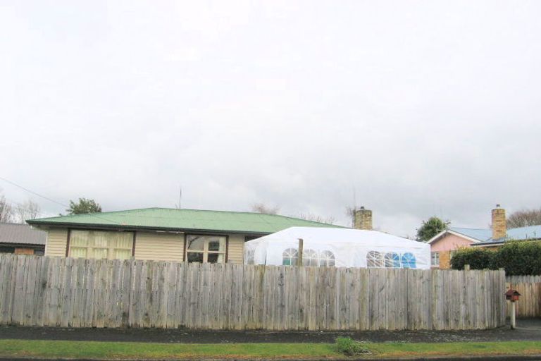 Photo of property in 16 Dermont Street, Bader, Hamilton, 3206