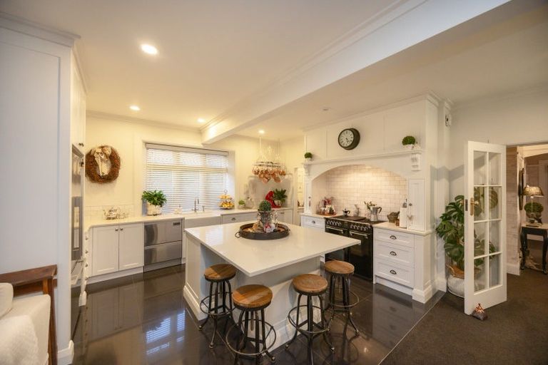 Photo of property in 244 Victoria Avenue, Hokowhitu, Palmerston North, 4410