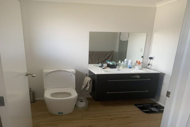 Photo of property in 16 Oldfield Lane, Marton, 4710