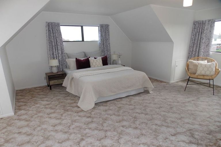 Photo of property in 16 Willowstream Grove, Cloverlea, Palmerston North, 4412