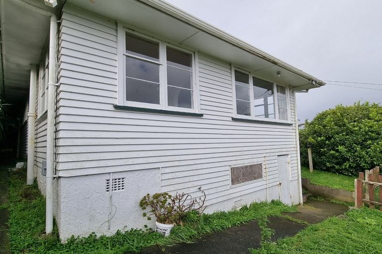 Photo of property in 57 Salford Street, Newlands, Wellington, 6037