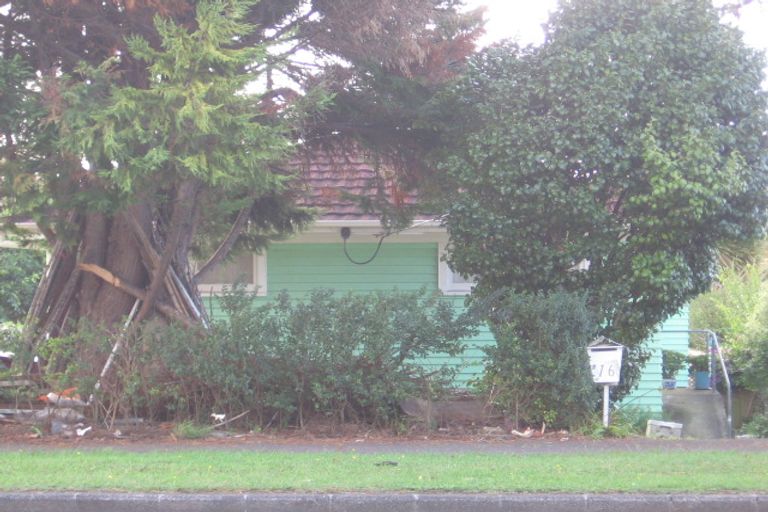 Photo of property in 16 Larnoch Road, Henderson, Auckland, 0610