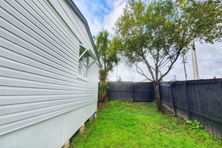 Photo of property in 1/4 Mickle Street, Te Atatu South, Auckland, 0610