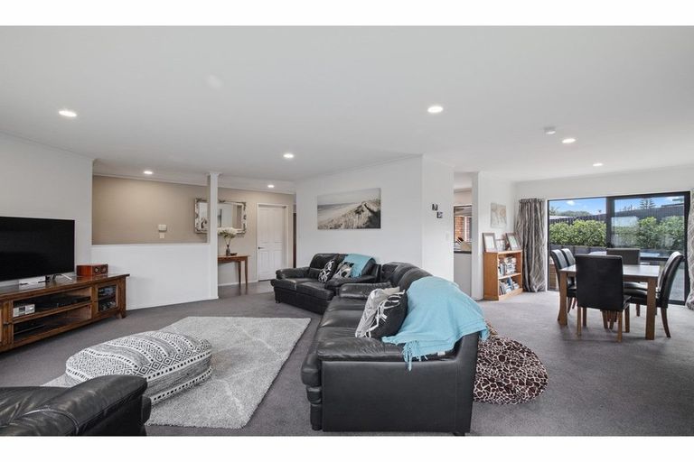 Photo of property in 7 Thornlea Grove, Waiuku, 2123