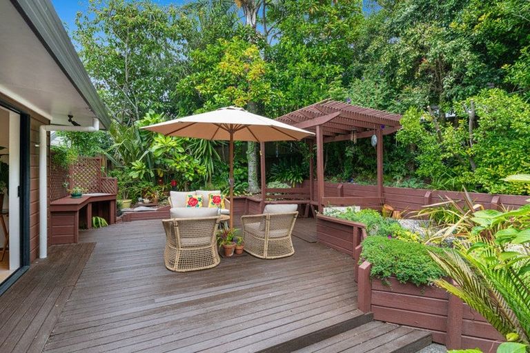 Photo of property in 32 Unsworth Drive, Unsworth Heights, Auckland, 0632