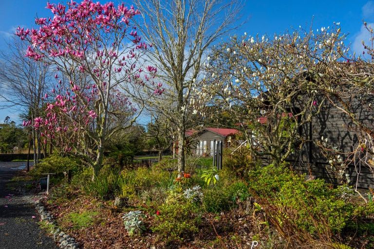 Photo of property in 19-21 Mountain Road, Henderson Valley, Auckland, 0612