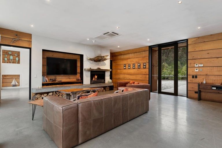 Photo of property in 46 Tui Drive, Mount Creighton, Queenstown, 9371