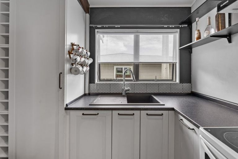 Photo of property in 2/180 Henderson Valley Road, Henderson, Auckland, 0612